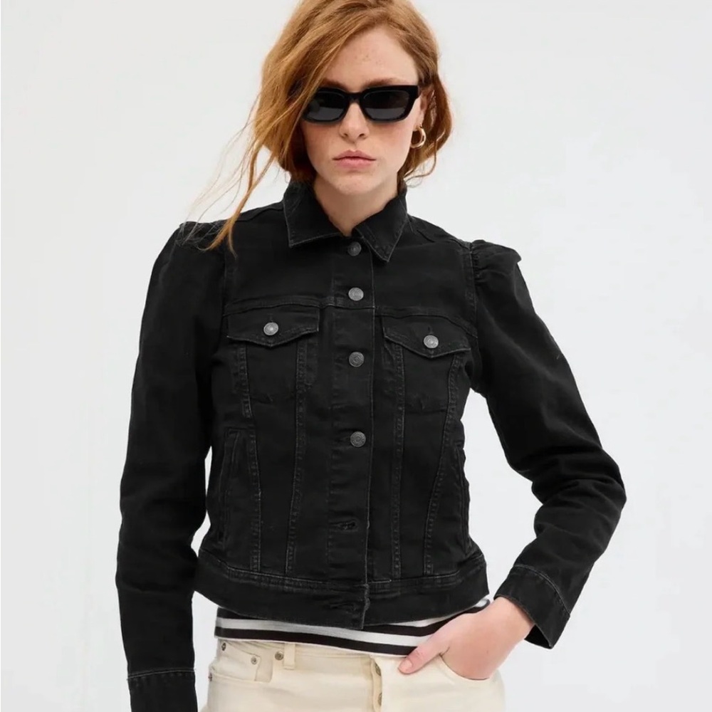 GAP Black Women's Denim Jacket - Button-Front Jean Jacket size medium